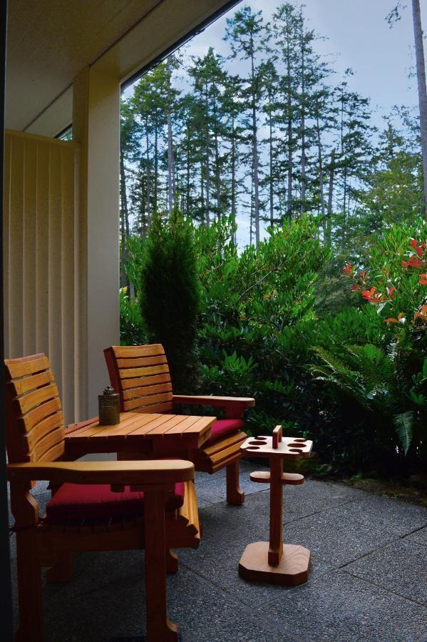 Woodstone Manor Inc. Hotel Sturdies Bay Exterior photo