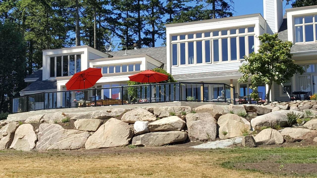 Woodstone Manor Inc. Hotel Sturdies Bay Exterior photo