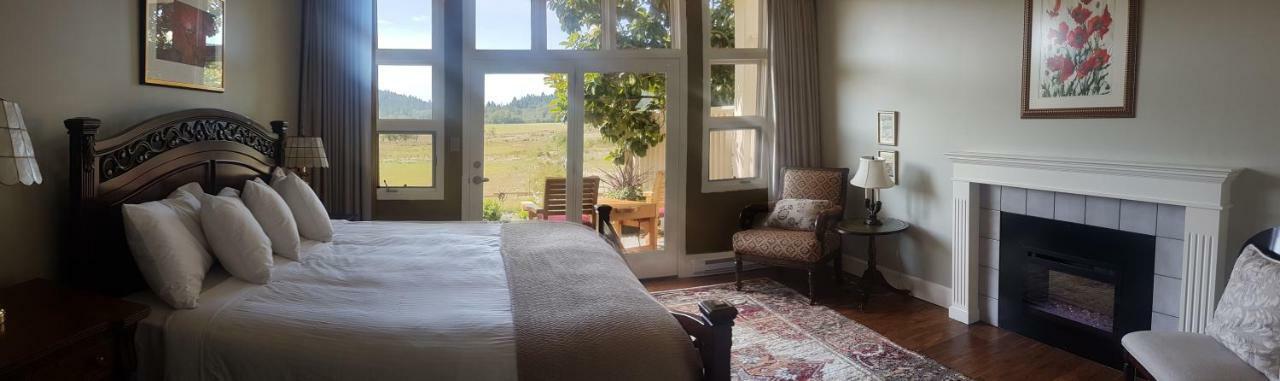 Woodstone Manor Inc. Hotel Sturdies Bay Exterior photo